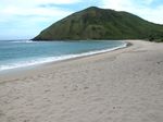Pantai Mawun di Lombok, Serasa Milik Pribadi