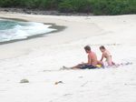 Pantai Mawun di Lombok, Serasa Milik Pribadi