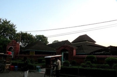 Masjid Agung Cirebon Dibangun Dalam Semalam, Percaya?