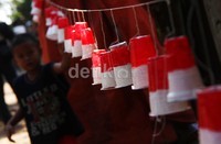 Pernak-pernik bernuansa Merah-Putih juga dipasang.