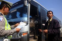 Seluruh kelengkapan surat-surat kendaraan kelayakan kendaraan dicek.