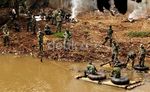 TNI Bersih-bersih Sungai Ciliwung