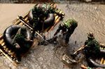 TNI Bersih-bersih Sungai Ciliwung