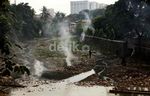 TNI Bersih-bersih Sungai Ciliwung