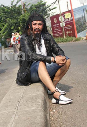 Limbad Ingin Keliling Jakarta dengan Kulit Ditarik Helikopter