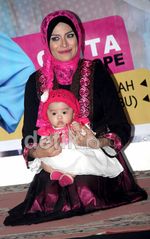 Gaya Selebriti Indonesia di Bulan Ramadan (1)