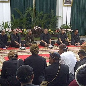 Deddy Mizwar Silaturahmi dengan Tokoh Adat Sunda di Gedung Sate