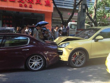Marah, Wanita Kaya Tabrak Mobil Maserati Suami dengan Porsche