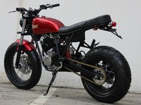 Shock depannya menggunakan Yamaha Byson, pelek merek TK Japan ukuran 18x3.00 inchi. (dok Donny Ariyanto)