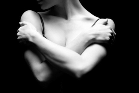 Tak Cuma Kaki, Payudara pun Bisa Berubah Bentuk karena Salah Sepatu