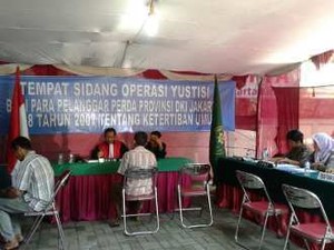 Nekat Jualan, PKL Martabak di Tanah Abang Kena Denda Rp 102 Ribu
