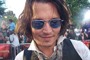 Johnny Depp Masuk Studio Rekaman dengan Ed Sheeran dan Zayn Malick