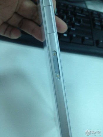     Menariknya lagi, Sony Honami mempunyai kemampuan opsi untuk memilih ISO hingga 12800 melengkapi fitur bukaan kamera 1/2.3. Ini artinya, Honami berani diajak meringkus gambar di suasana yang kurang cahaya. (Kredit foto: Digi-Wo)