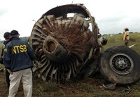 Pesawat yang berangkat dari Louisville, Kentucky, itu hancur berkeping-keping. REUTERS/NTSB/Handout via Reuters.