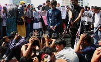Sebelumnya, militer Mesir menyerbu camp demonsran pendukung Mursi, sedikitnya 250 orang pendukung Mursi tewas.