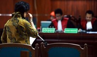 Salah satu yang diminta terdakwa kasus pengadaan alkes flu burung ini agar eks Menteri Kesehatan Siti Fadilah Supari bisa segera diproses hukum.