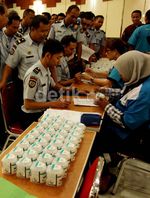 Sipir Penjara Antre Tes Urine