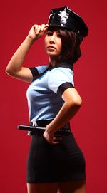 Gaya Seksi Ratna Dilla Jadi Polisi