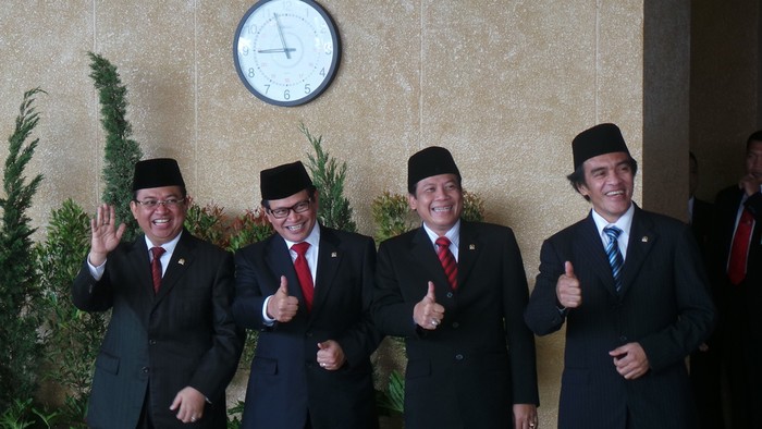 Sambut SBY, Pimpinan DPR dan DPD Berpose di Depan Kamera
