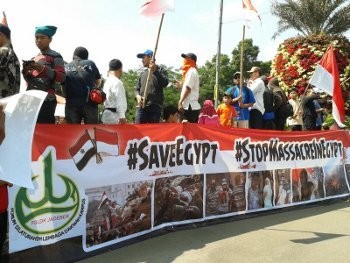  Teriakkan Save Egypt, Ribuan Demonstran Berdemo di Depan Kedubes AS
