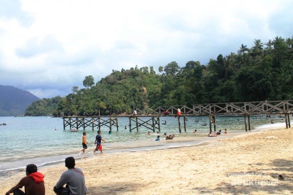 Jawa Timur Punya Pantai Pasir Putih Secantik Ini