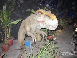 Bertemu T-Rex di Jungleland, Sentul