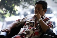 Edi Siswadi menunggu di lobi KPK sebelum diperiksa. Lamhot Aritonang/detikFoto.