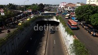 Jalan yang biasanya macet pun kini lancar.