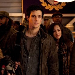 Drew Roy Terima Peran Menantang dari Steven Spielberg di Falling Skies