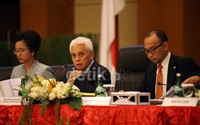 Menteri PPN/Kepala Bappenas Armida Alisjahbana dan Menteri Keuangan Chatib Basri turut mendampingi dalam jumpa pers tersebut.