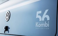 Bagian belakang mobil tertera tulisan '56 Years - Kombi Last Edition'. (dok. VW).
