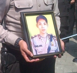 Bripka Maulana Sempat Pamit Cium Tangan Ibu