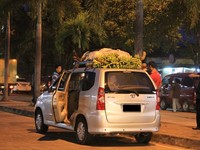 Pisangpun dibawa mudik - Rest Area Tol Tangerang - Jakarta. (Foto Trihadmanto).