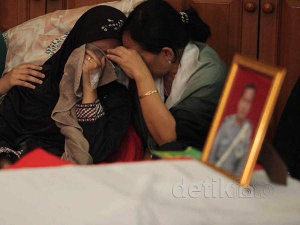 Suasana Duka di Rumah Aiptu Kus Hendratna
