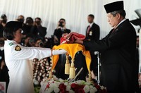 SBY menjadi inspektur upacara peringatan detik-detik proklamasi dalam rangka Hari Ulang Tahun ke-68 Kemerdekaan Republik Indonesia. Cahyo/Setpres.