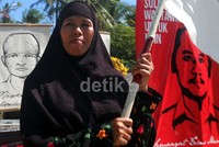 Meski sudah 17 tahun Ny Marsiyem tetap berharap pembunuh suaminya terungkap.