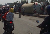 Akibatnya kemacetan panjang terjadi, hingga ke Simpang Jomin.