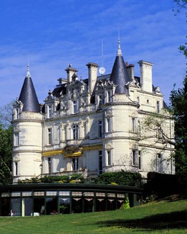 Jadilah Raja dan Ratu Sehari dengan Bersantap di Kastil Prancis Ini!