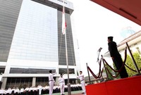 Penghargaan tersebut diserahkan dalam upacara memperingati HUT RI ke 68 di Kementrian ESDM. Agus Trimukti/Humas PLN.