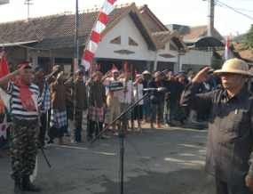 Warga Sidoarjo Gelar Upacara Agustusan Tiga Dimensi