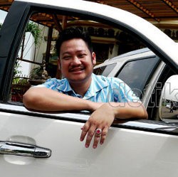 Ki Kusumo Bagi-bagi Hadiah di HUT RI