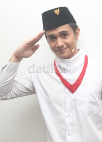 Ajun mengenakan kostum tersebut dalam sebuah acara yang memeriahkan 17-an. Gusmun/DetikHot     