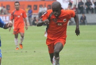 Wanita Cantik Baru 1 Bulan Kenal Striker Timnas Greg Nwokolo