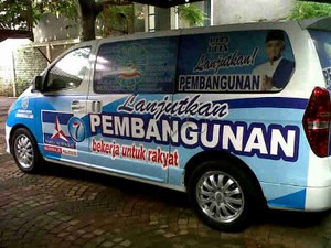 Beredar Foto Mobil Kampanye PD dengan Wajah Hatta Rajasa