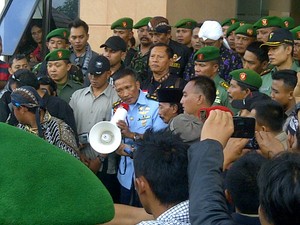 Kecewa Oditur, Massa Pendukung Kopassus Blokir Pintu Pengadilan Militer