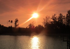 Tak Hanya Alam Bawah Laut, Derawan Juga Punya Sunset Memukau