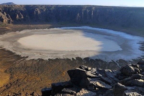 Fenomena Aneh di Arab Saudi, Kawah Gunung di Tengah Padang Pasir