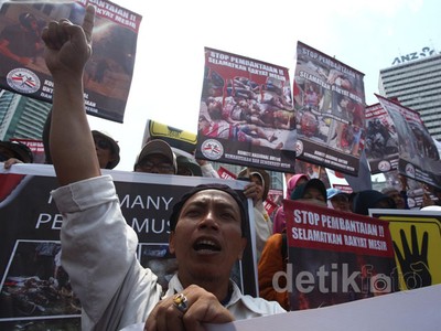 Ribuan Orang Kutuk Kejahatan Kemanusiaan di Mesir