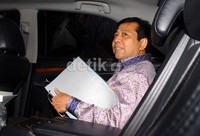 Setya Novanto memasuki mobil yang akan membawanya meninggalkan Gedung KPK, Jakarta. Lamhot Aritonang/detikFoto.
