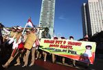 Bidan Tuntut Diangkat Jadi PNS